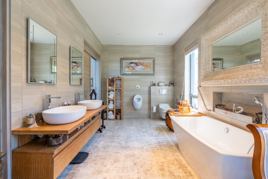 5 Bedroom Property for Sale in Wilderness Heights Western Cape